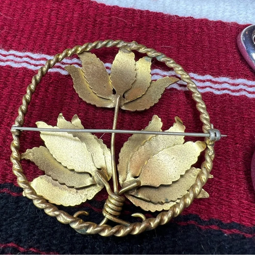 Vintage brooch lot of 5 flower scissors star Sand dollar and music note spiral - Picture 8 of 16